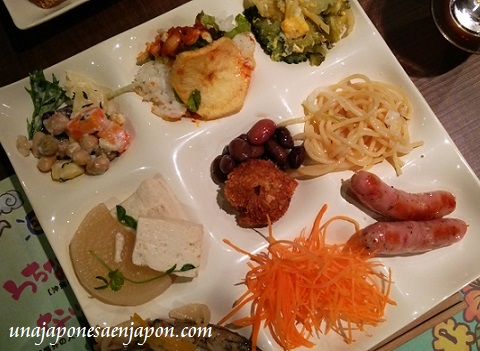 todo-lo-que-puedas-comer-y-beber-tabehodai-nomihodai-restaurante-okinawa-japon